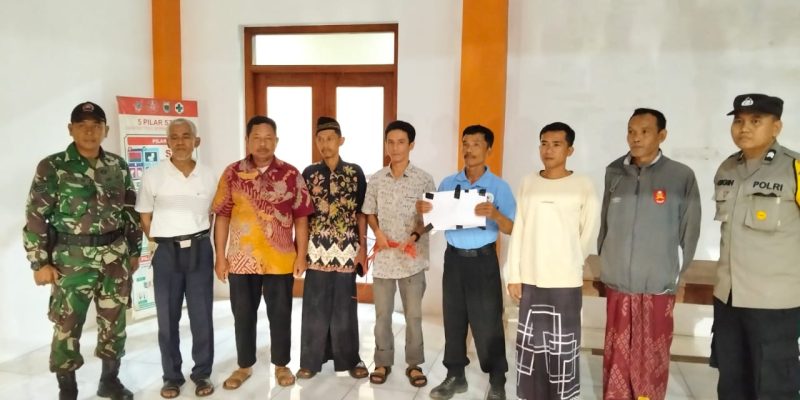 Kades Bandung Bersama Forkompincam Batang Buka Segel Kantor Desa