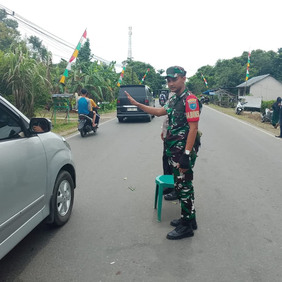 Dukung Kelancaran Jamaah Haul Guru Sekumpul Personel Kodim 1011/Klk Amankan Mobilitas Jemaah Haul Guru Sekumpul