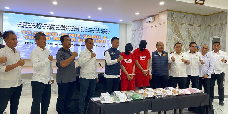 Sembunyikan Belasan Kilo Sabu di Dasbord Mobil, 2 Kurir Narkotika Ditangkap Polisi di Pelabuhan Tanjung Emas
