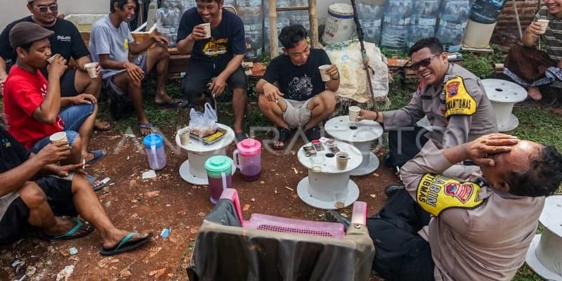 Ngopi Sambil Curhat, Bripka Hartono Ciptakan Dialog Terbuka Dengan Masyarakat