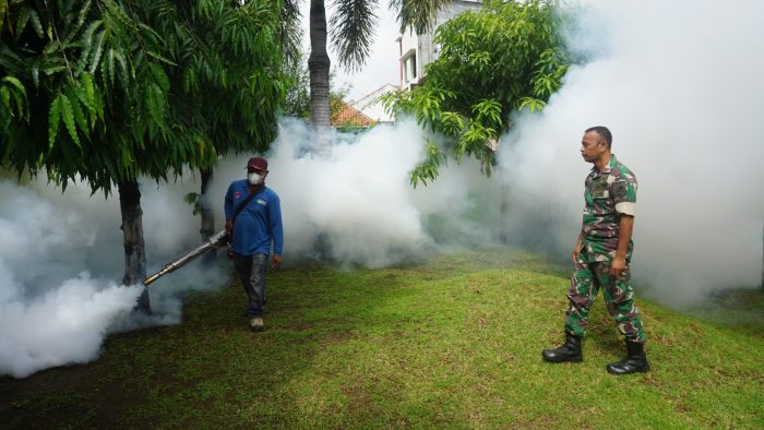 Cegah Demam Berdarah, Kodim 0736/Batang Lakukan Penyemprotan Fogging