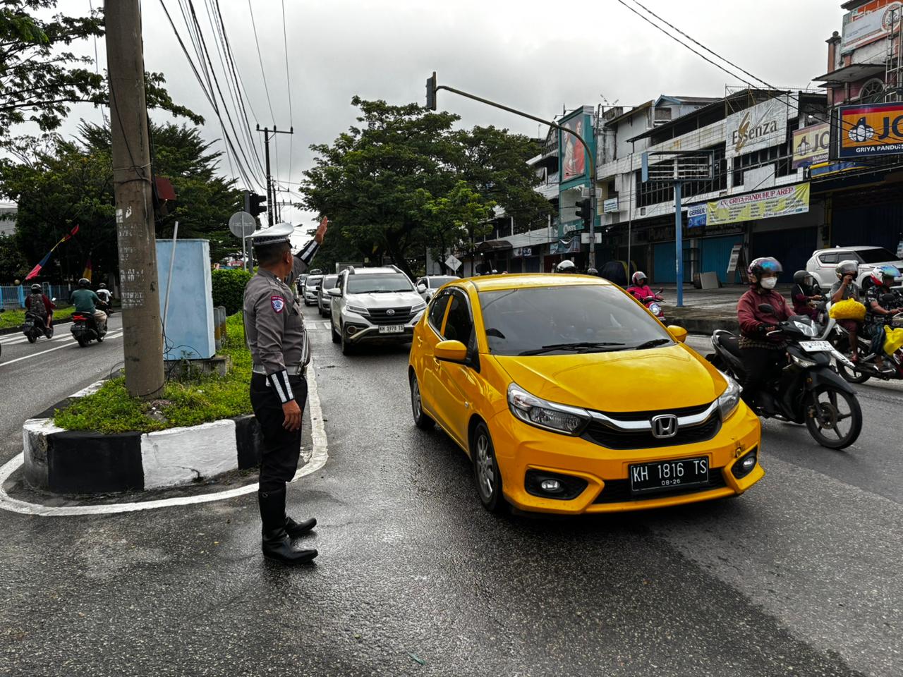 Anggota Satlantas Polresta Palangka Raya Terus Pantau Arus Lalin