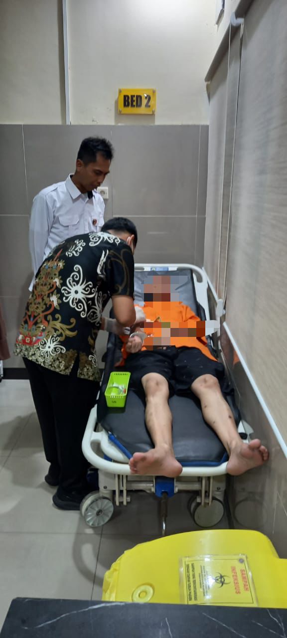 Satuan Tahti Polresta Palangka Raya Kawal Tahanan Berobat ke Rumah Sakit Bhayangkara