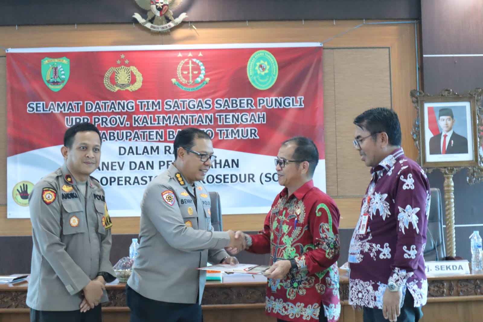 Dipimpin Irwasda, Satgas Saber Pungli Provinsi Kalteng Gelar Koordinasi dan Penyerahan SOP ke UPP Bartim