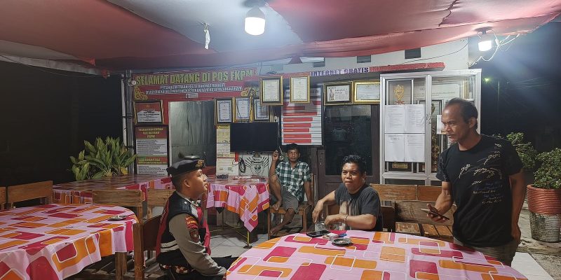 Di Jalan Yogyakarta, Anggota Satsamapta Polresta Palangka Raya Sambangi Pos Kamling