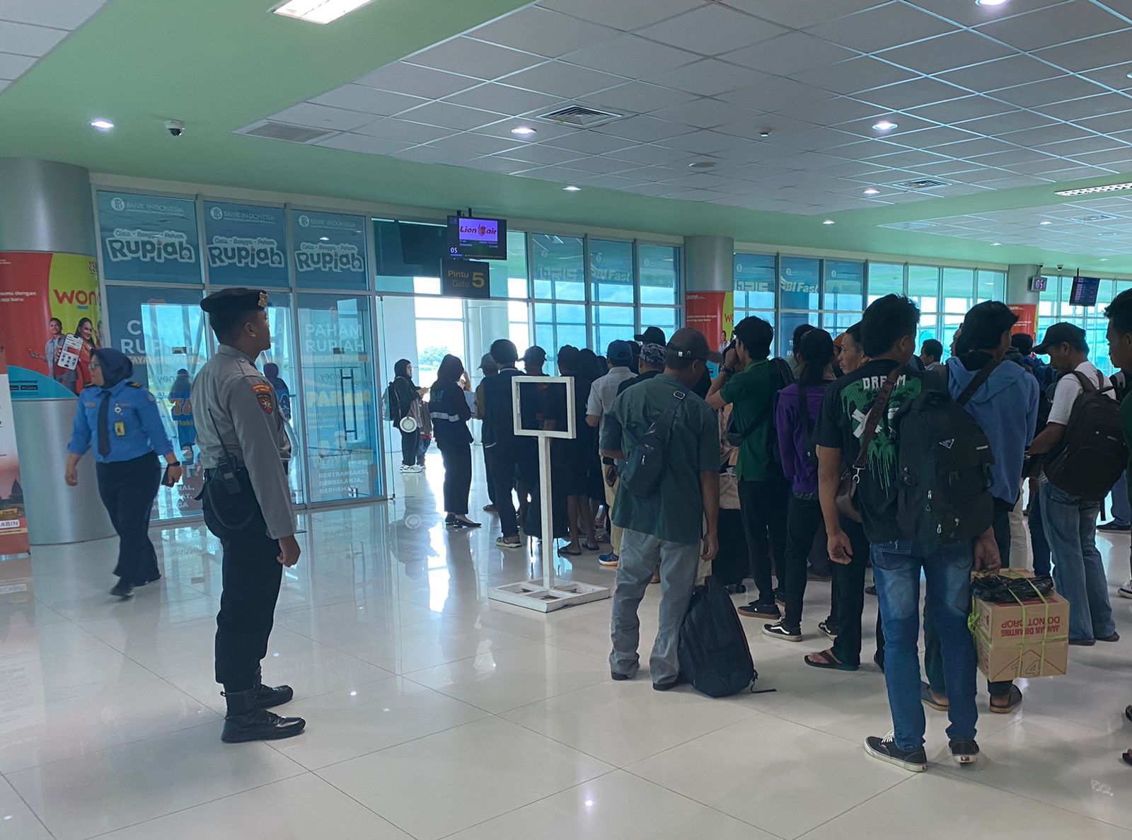 Akhir Pekan, Satpamobvit Polresta Palangka Raya Tingkatkan Pengamanan di Bandara Tjilik Riwut 