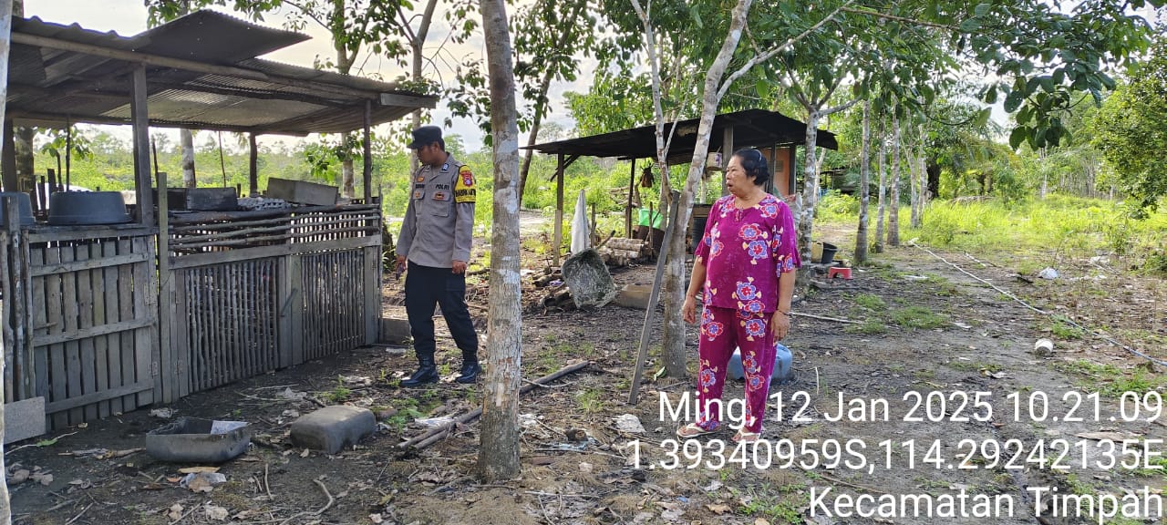 Polsek Timpah Melaksanakan Pengecekan Pemanfaatan Lahan Pekarangan Warga Desa Danau Pantau