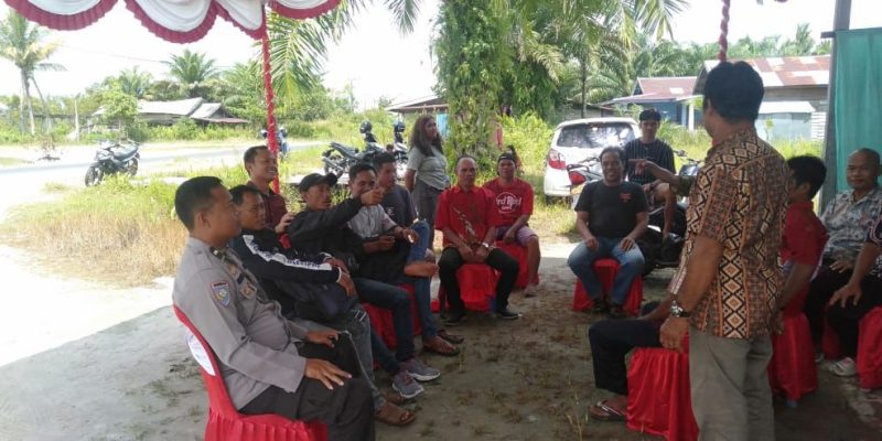 Pupuk Keakraban, Polsek Rakumpit Hadiri Acara Pertunangan Warga Binaan di Petuk Barunai