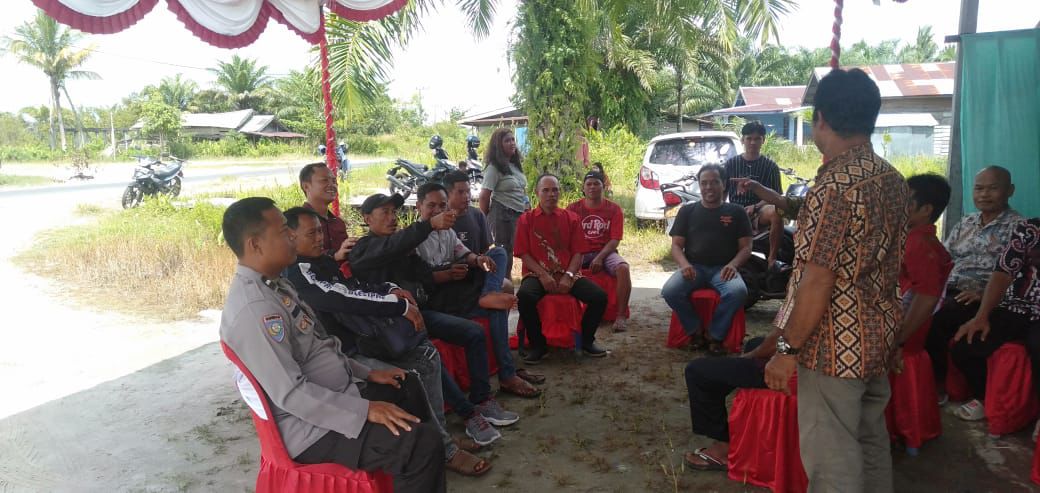 Pupuk Keakraban, Polsek Rakumpit Hadiri Acara Pertunangan Warga Binaan di Petuk Barunai