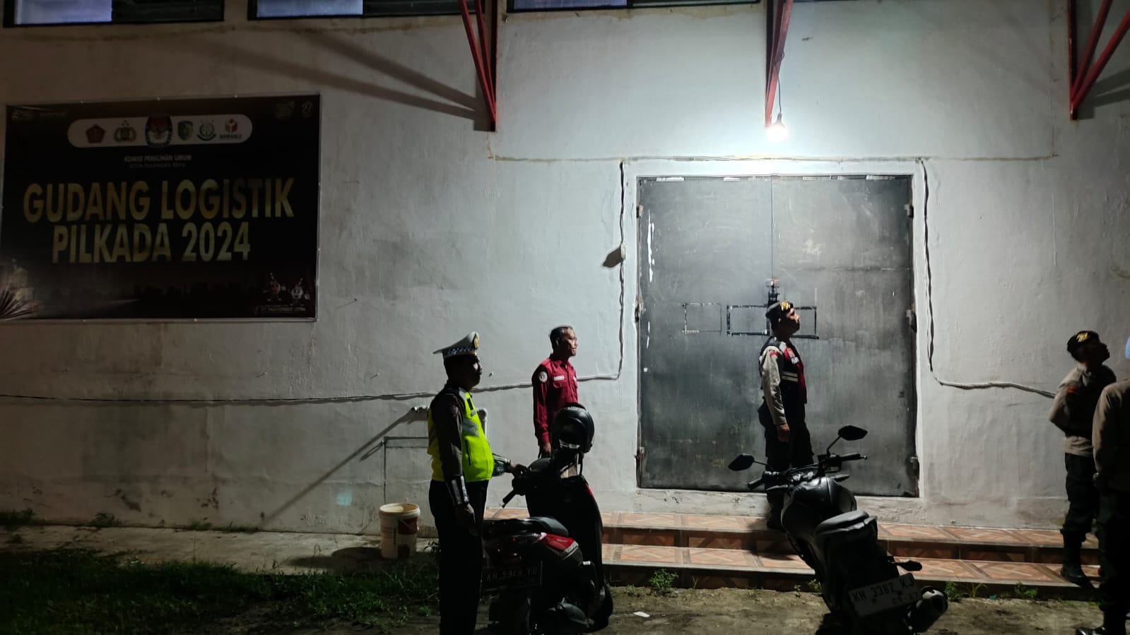 Personel Polresta Palangka Raya Laksanakan KRYD di Kantor KPU 