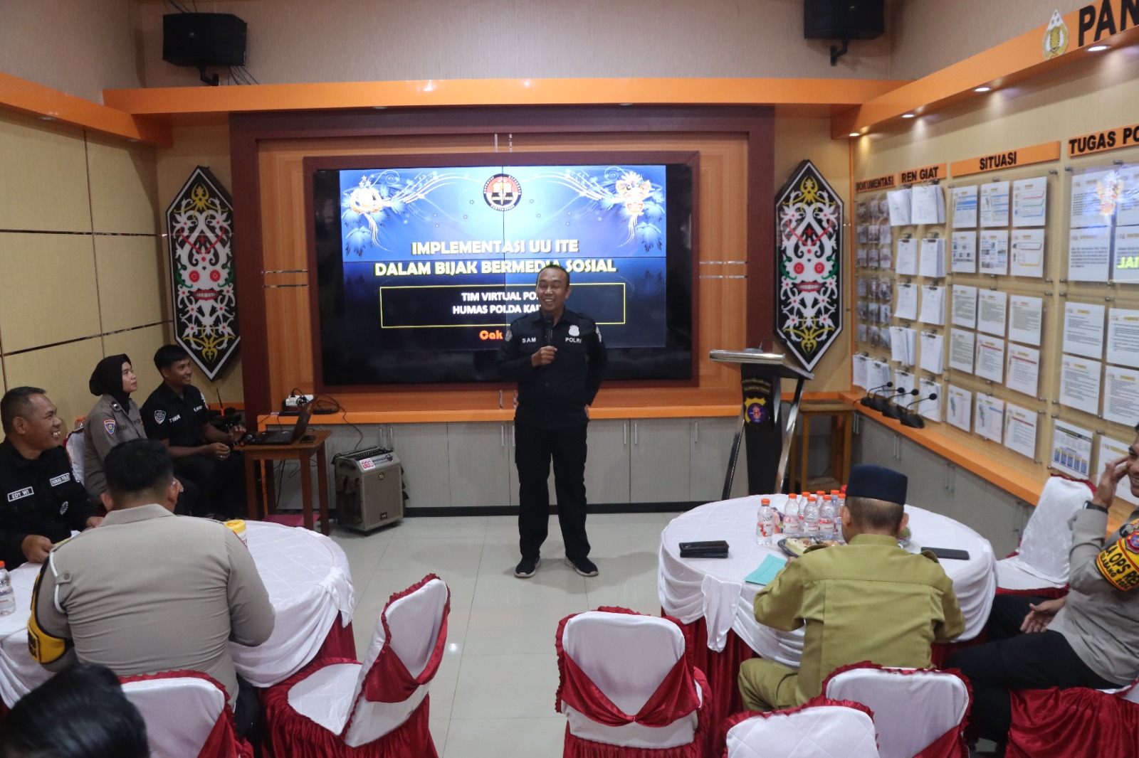 Pemateri di Polres Kotim, Humas Polda Kalteng Sampaikan Bijak Bermedsos di Hadapan Influencer Dan Pegiat Medsos