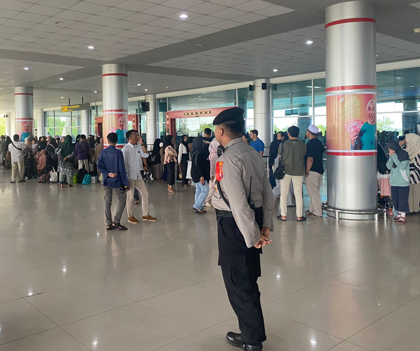 Berikan Rasa Aman, Satpamobvit Polresta Palangka Raya Pam di Bandara Tjilik Riwut