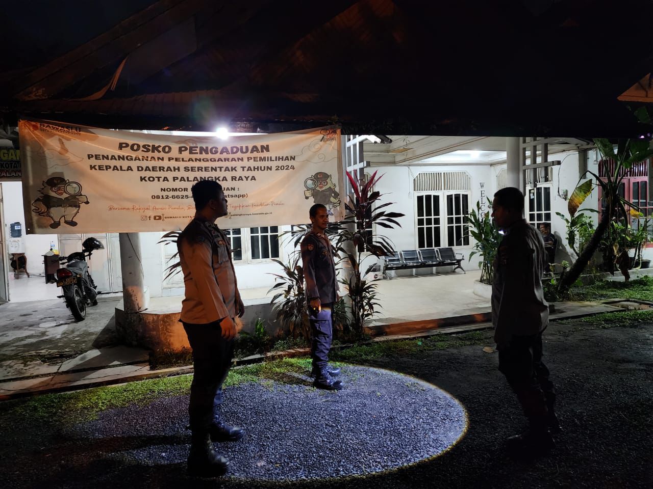 Polresta Palangka Raya Siagakan Anggota Pengamanan di Kantor Bawaslu