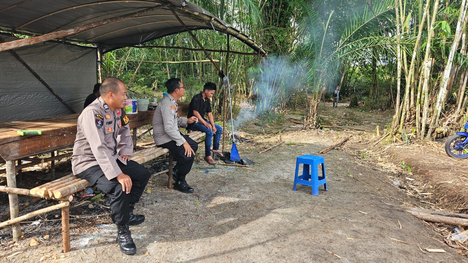 Sambangi Pemukiman, Polsek Bukit Batu Sampaikan Pesan Kamtibmas kepada Masyarakat