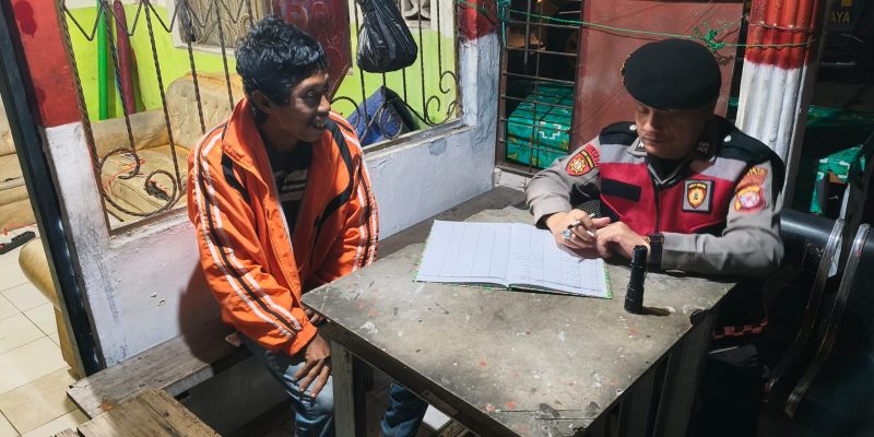 Kunjungi Jalan Tangkalasa, Satsamapta Polresta Palangka Raya Berdialog di Poskamling