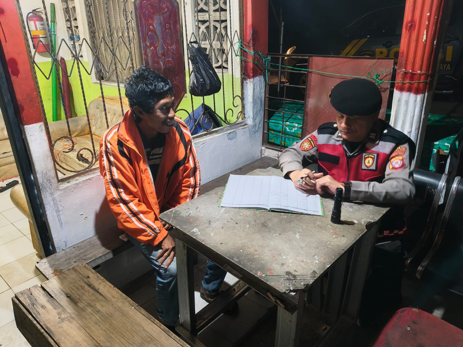 Kunjungi Jalan Tangkalasa, Satsamapta Polresta Palangka Raya Berdialog di Poskamling