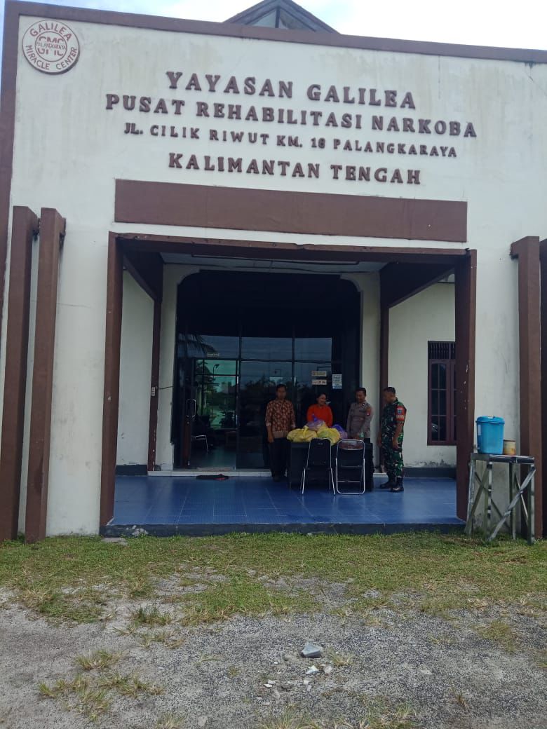 Polsek Bukit Batu Ikuti Bansos di Yayasan Galilea Pusat Rehabilitasi Narkoba