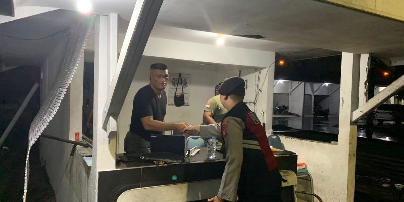 Datangi Istana Isen Mulang, Anggota Samapta Polresta Palangka Raya Laksanakan Patroli Dialogis