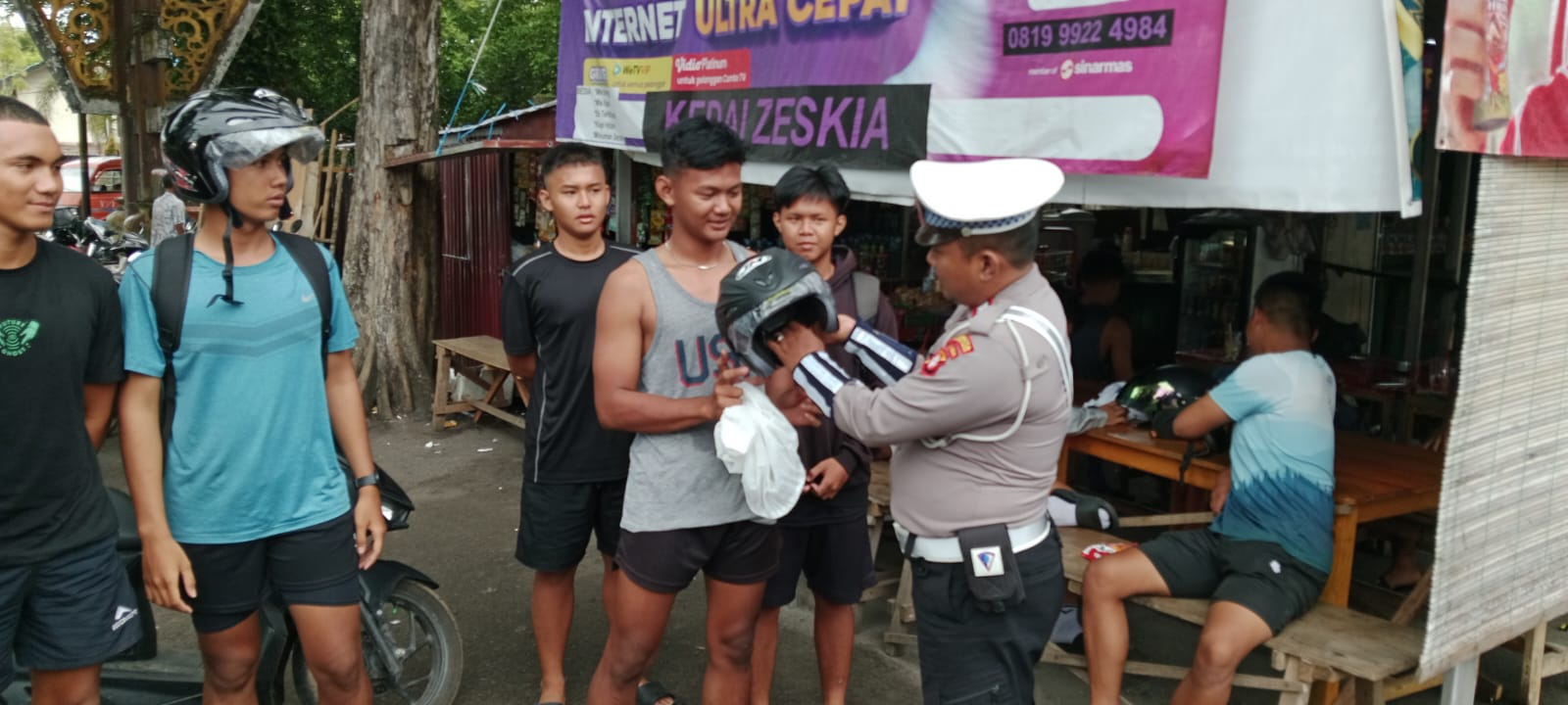 Satlantas Polresta Palangka Raya Gelar Dikmas Lantas dan Bagikan Helm Gratis di Stadion Sanaman Mantikei