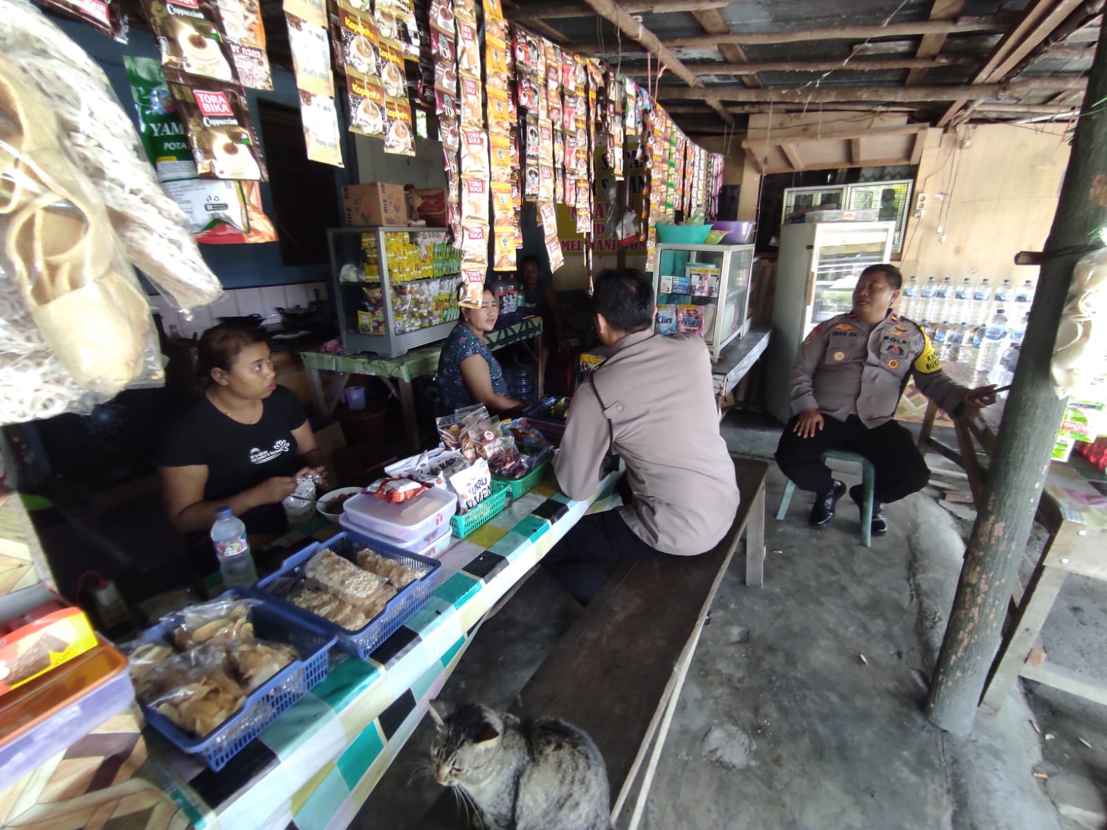 Kapolsek Bukit Batu Sharing Kamtibmas di Warung Warga