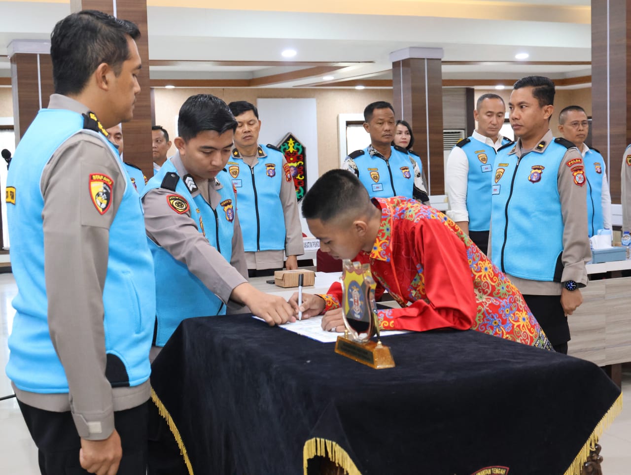 Terapkan Prinsip BETAH, Polda Kalteng Gelar Pengambilan Sumpah dan Pakta Integritas Penerimaan SIPSS Tahun 2025