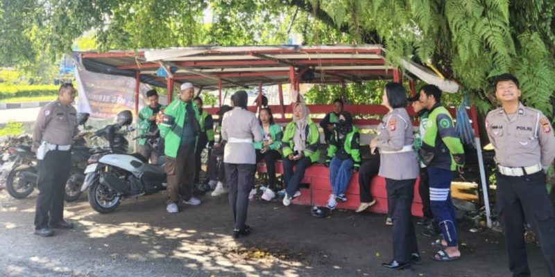 Gelar Dikmas Lantas, Ditlantas Polda Kalteng Beri Pesan Keselamatan Kepada Driver Ojek Online