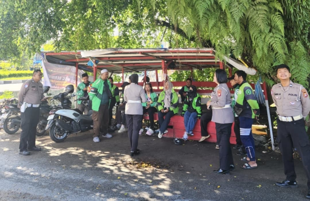 Gelar Dikmas Lantas, Ditlantas Polda Kalteng Beri Pesan Keselamatan Kepada Driver Ojek Online