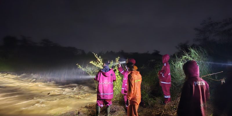 3 Pemancing Diduga Terhanyut Luapan Sungai Langkap, Petugas Gabungan Lakukan Pencarian
