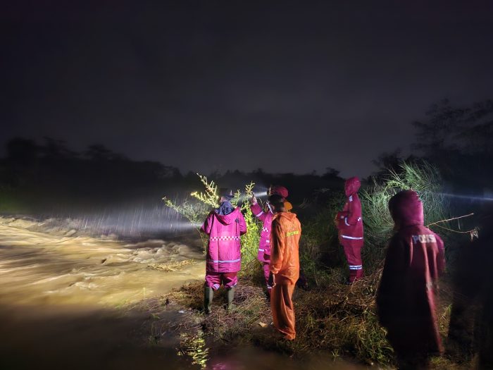 3 Pemancing Diduga Terhanyut Luapan Sungai Langkap, Petugas Gabungan Lakukan Pencarian