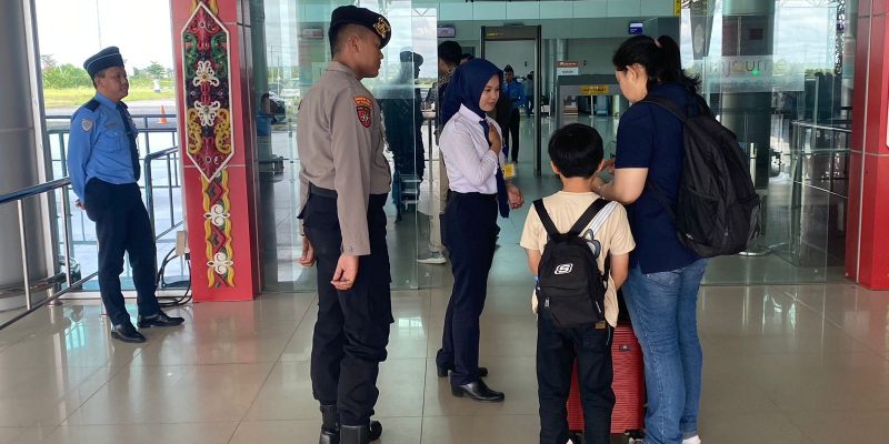 Pengamanan Ketat Bandara Tjilik Riwut Dilakukan Anggota Satpamobvit Polresta Palangka Raya