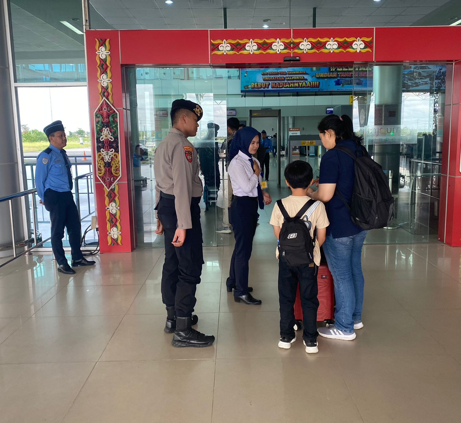 Pengamanan Ketat Bandara Tjilik Riwut Dilakukan Anggota Satpamobvit Polresta Palangka Raya