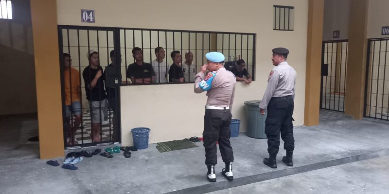 Personel Sattahti Polresta Palangka Raya Lakukan Pemeriksaan Rutin Kondisi Tahanan di Rutan