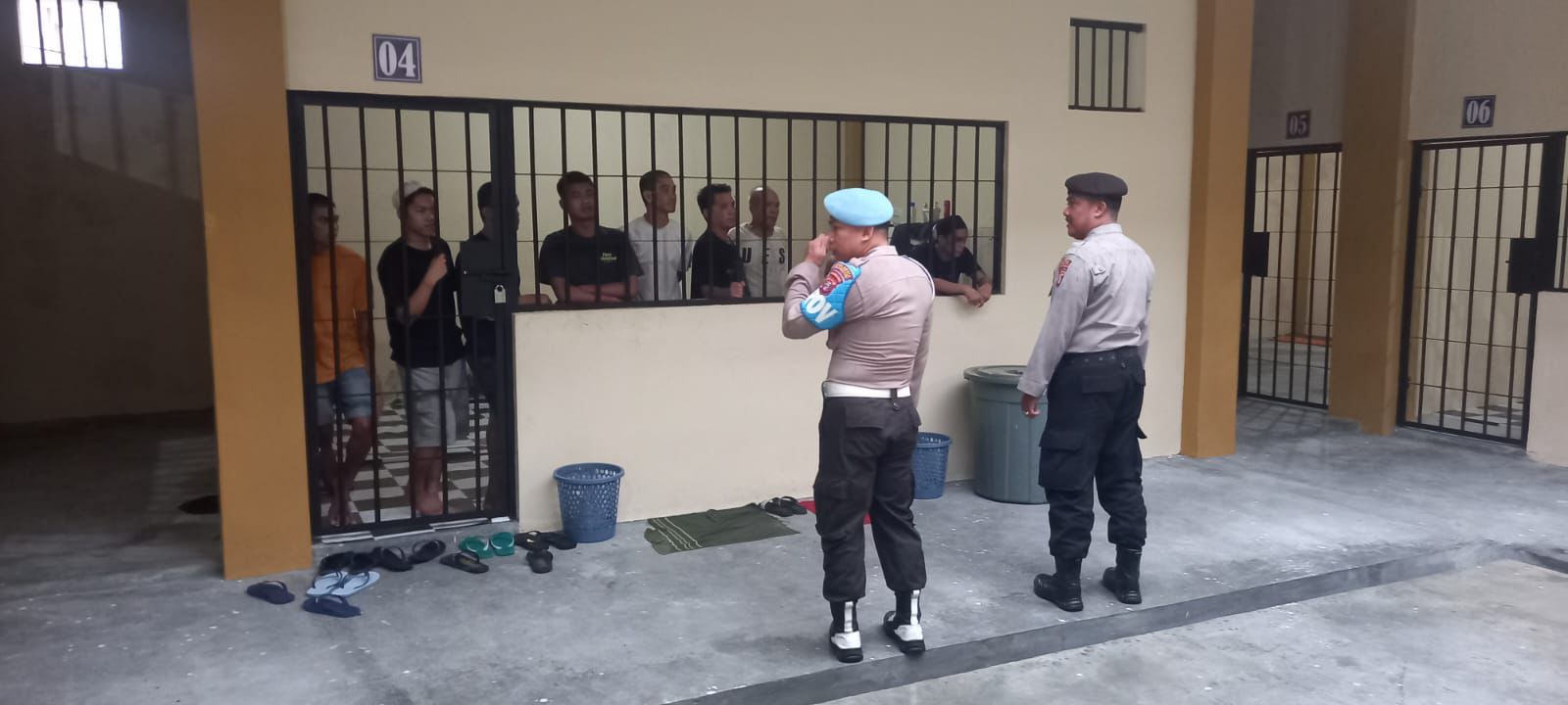 Personel Sattahti Polresta Palangka Raya Lakukan Pemeriksaan Rutin Kondisi Tahanan di Rutan