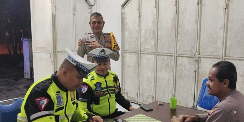 Anggota Satlantas Polresta Palangka Raya Pantau Keamanan di Kantor Bawaslu