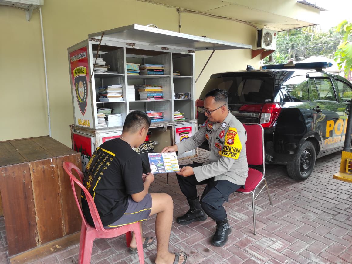Dorong Minat Baca Warga, Polsek Bukit Batu Manfaatkan Motor Bajaka Presisi