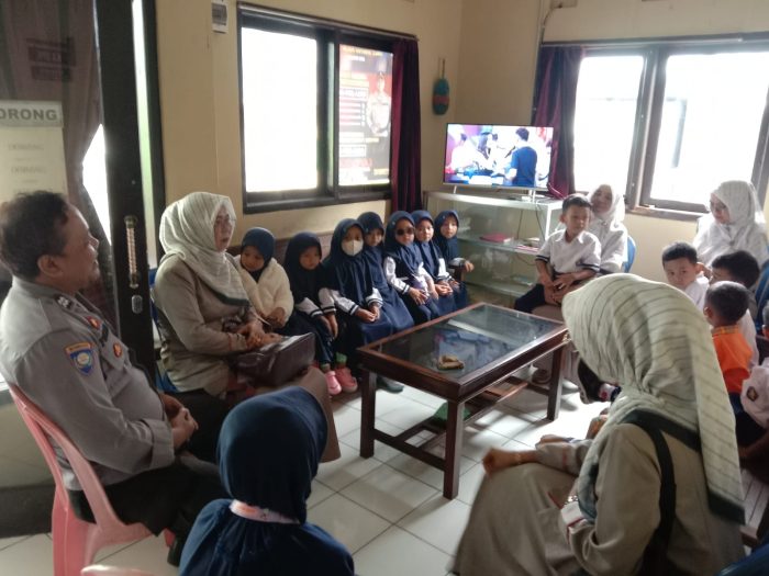 Melalui PSA, Polsek Gumelar Polresta Banyumas Tanamkan Disiplin Siswa PAUD Rahayu 2