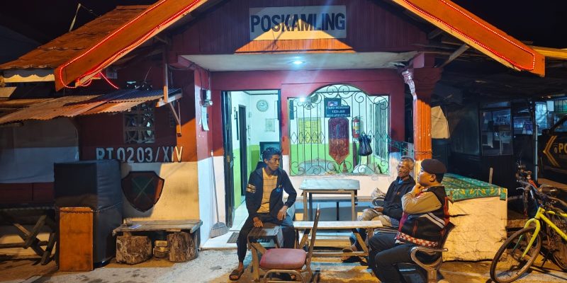 Personel Satsamapta Polresta Palangka Raya Patroli Dialogis dan Datangi Pos Kamling Tangkalasa