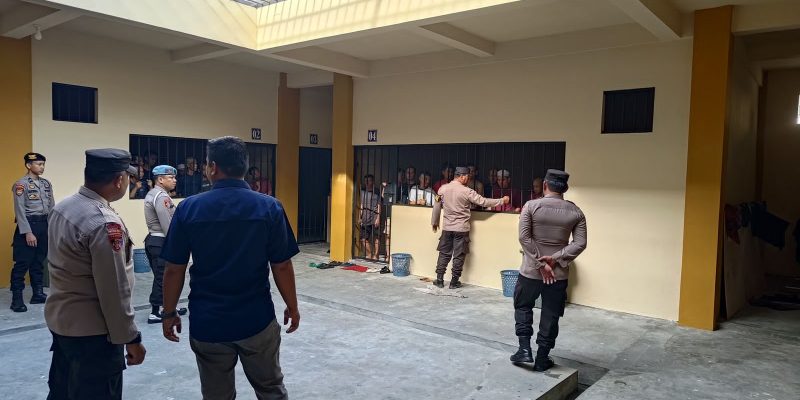 Personel Sattahti Polresta Palangka Raya Periksa Kondisi Tahanan