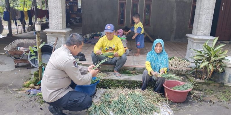 Dukung Program Ketahanan Pangan, Personel Polsek Bukit Batu Kunjungi Perkebunan Milik Warga