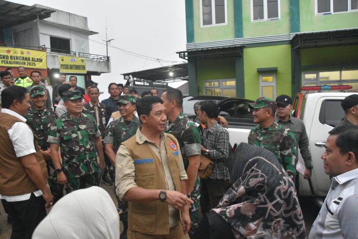 Danrem Wijayakusuma Dampingi Pangdam IV/Diponegoro dan Kapolda Jateng Tinjau Lokasi Longsor Petungkriyono
