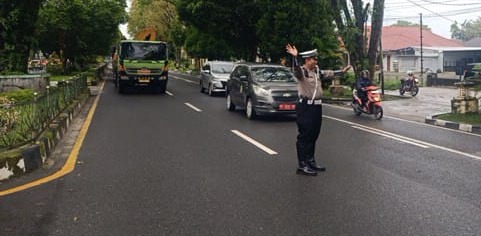 Satlantas Polresta Palangka Raya Laksanakan Pengaturan Lalu Lintas di Lima Zona