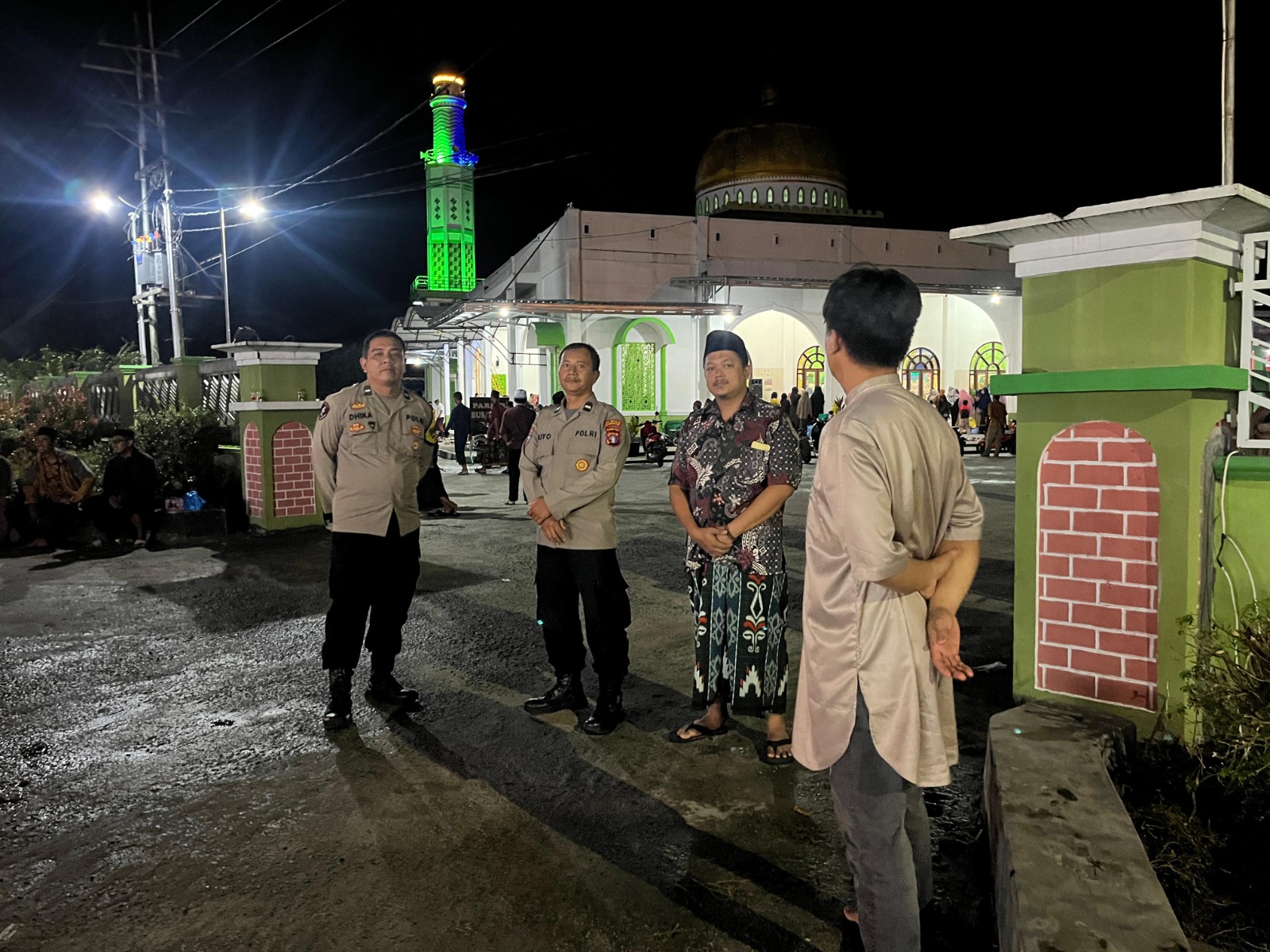 Polsek Bukit Batu Berikan Rasa Aman saat Perayaan Isra Mi’raj Nabi Muhammad SAW 1446 H di Masjid Al-Amin