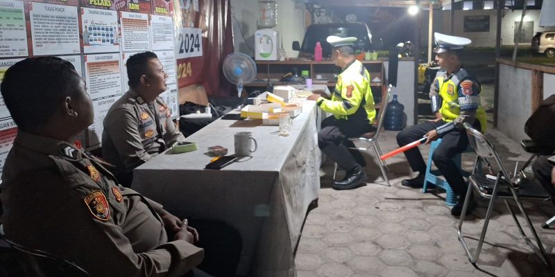 Personel Satlantas Polresta Palangka Raya Datangi dan Tinjau Keamanan Kantor KPU Selama Pemilu