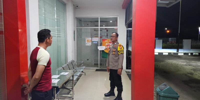 Personel Polsek Bukit Batu Tinjau Kamtibmas dan Datangi Kantor Bank Kalteng
