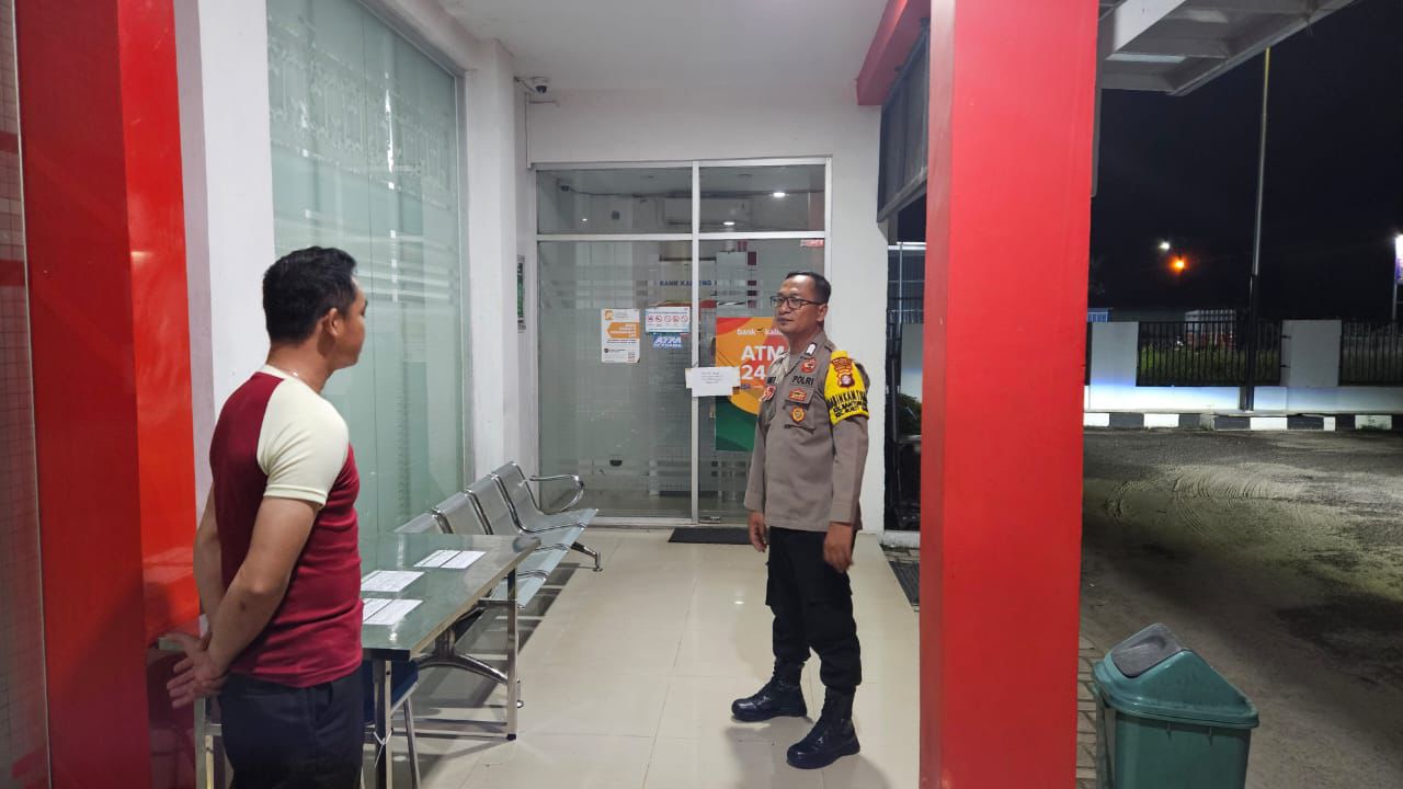 Personel Polsek Bukit Batu Tinjau Kamtibmas dan Datangi Kantor Bank Kalteng
