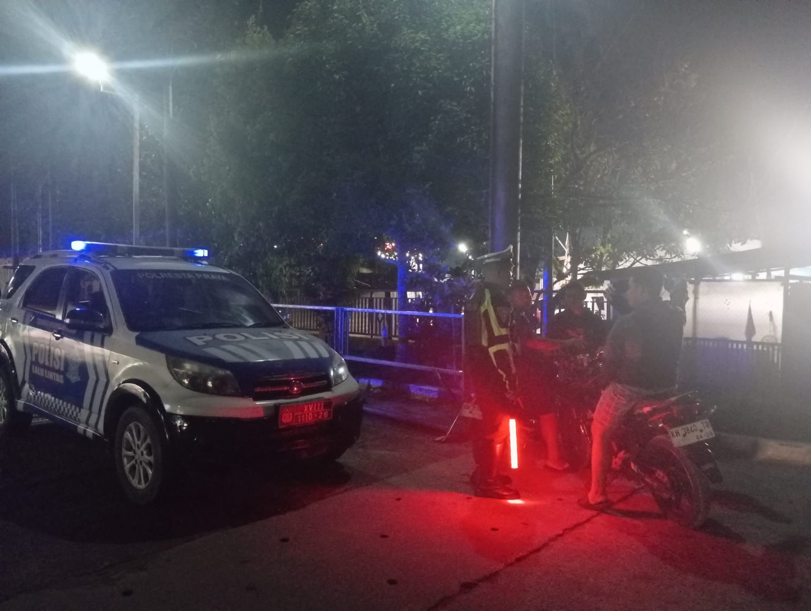 Personel Satlantas Polresta Palangka Raya Patroli Dialogis pada SPBU Tangkiling