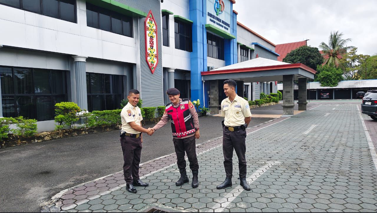 Anggota Satsamapta Polresta Palangka Raya Patroli Dialogis di Kantor BPS