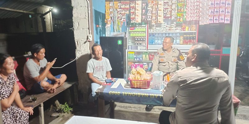 Anggota Polsek Bukit Batu Sambangi Warung di Banturung untuk Jaga Kamtibmas