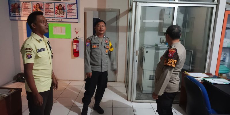 Polsek Bukit Batu saat Malam Hari Tinjau Kondusifitas Kantor BRI Tangkiling