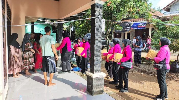 Bakti Sosial Bhayangkari Peduli, Salurkan Bantuan Kepada Korban Terdampak Bencana Alam